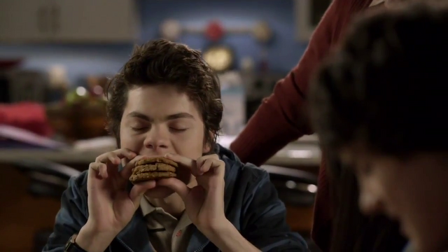 File:BennyeatingacookieSandwitch.png