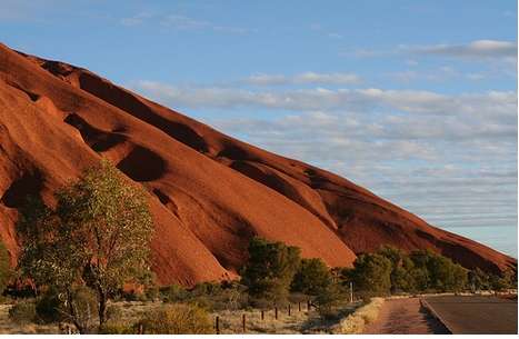 File:Uluru 2-168auub.jpg