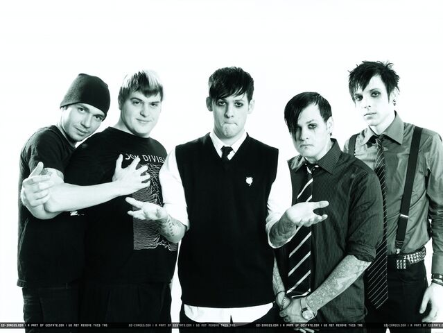 File:2004-Photoshoot-good-charlotte-11039898-1000-751.jpg