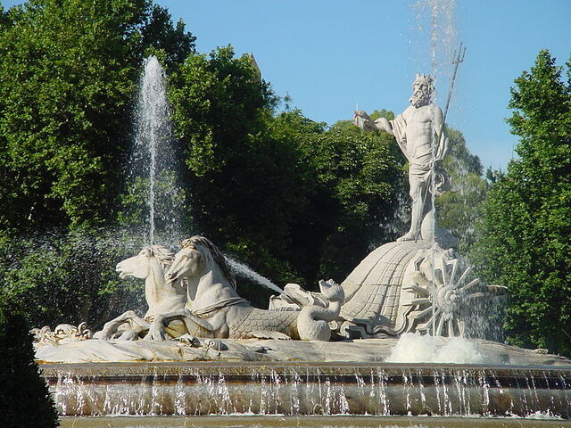 File:800px-Fuente de Neptuno en Madrid.jpg