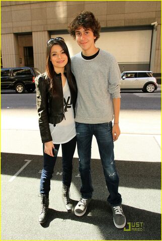 File:Miranda-cosgrove-today-show-02.jpg