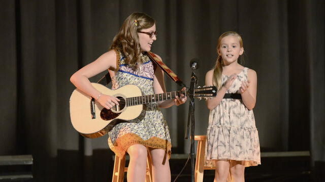 File:Maddie & Daphne.jpg