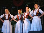 Folklourni Oshenna lassis