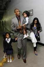 KobeAndFamilyAfterTheWin-1-