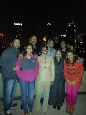 File:Whole-family-in-NYC1.jpg