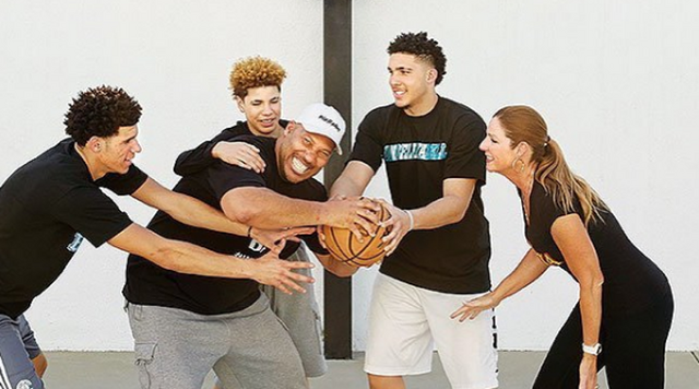 File:Ball-family.png