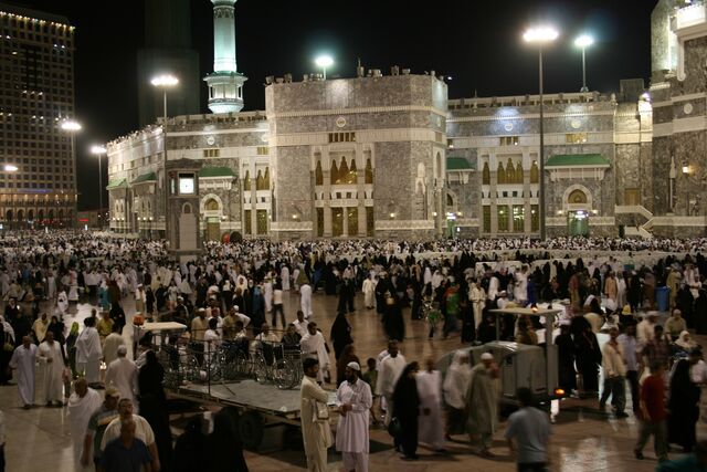 Fișier:Masjid Al Haram in Makkah - Saudi Arabia (front).jpg