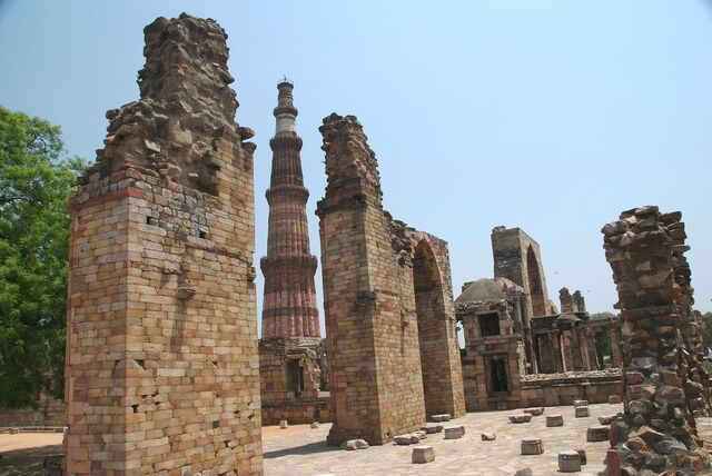 Fișier:Qutub Minar in Delhi - India.jpg