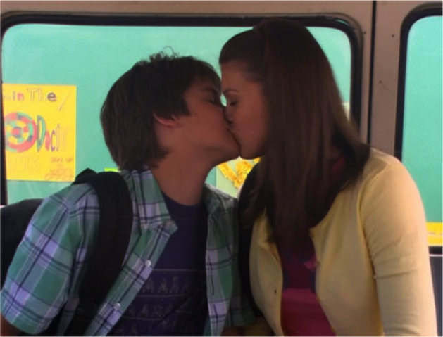 File:S02e20kiss.png