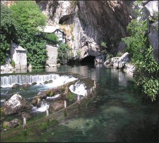 File:Vrelo Bune.jpg