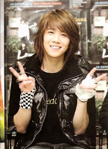 File:Lee-hong-ki ft island.jpg