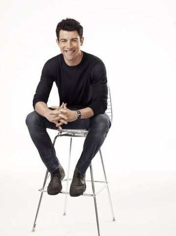 Datei:New-Girl-Cast-Promotional-photos-Max-Greenfield-as-Schmidt-new-girl-23669883-446-595.jpg