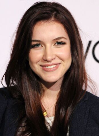 File:Nathalia Red Carpet 2014.jpg