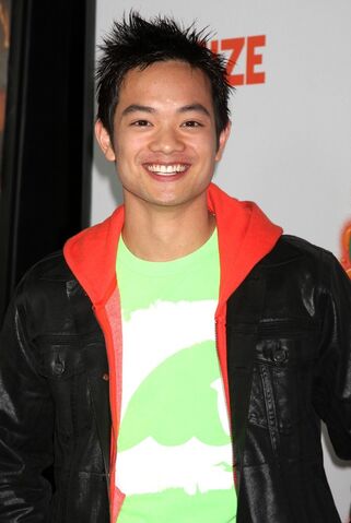 File:Osric-chau-premiere-fun-size-02.jpg