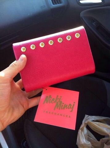 File:Minajesty purse 2.jpg