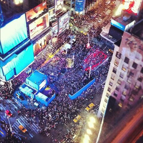 File:Nokia crowd.jpg