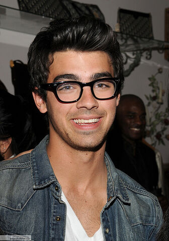 File:Joe-Jonas-all-grown-up1.jpg