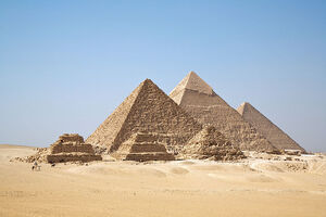 800px-All Gizah Pyramids