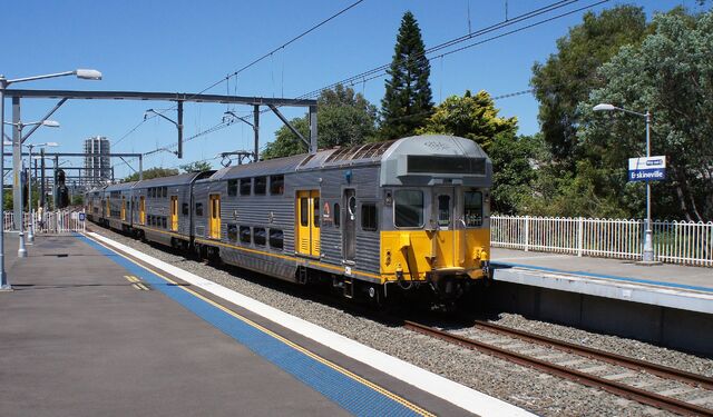 File:C3765 arriving Erskineville.jpg