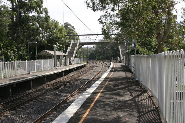 File:Lisarow railway station.jpg