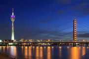 Rheinkniebrücke at night