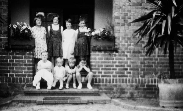 Datei:Cousinen 1960erJahre.jpg