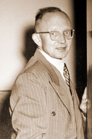 Datei:Walter von riesen lehrer.jpg
