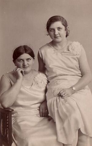 Datei:Berta oelfke und bertha jacobs.jpg