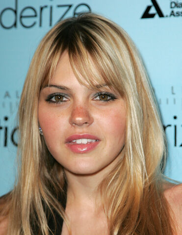 File:Aimee-teegarden-photo-120e2.jpeg