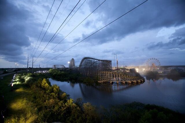 File:Roller-Coaster.jpg