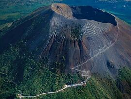 Mount-vesuvius-italy thumb