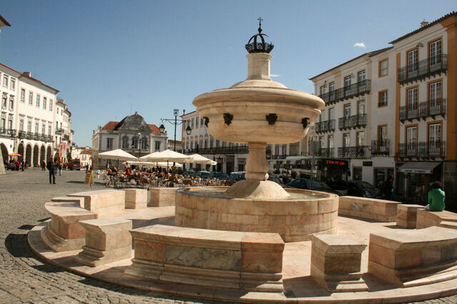 File:Evora.jpg