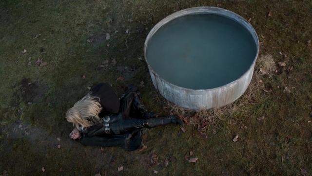 Fichier:Emma Crochet bassine d'eau noyade 3x20.png