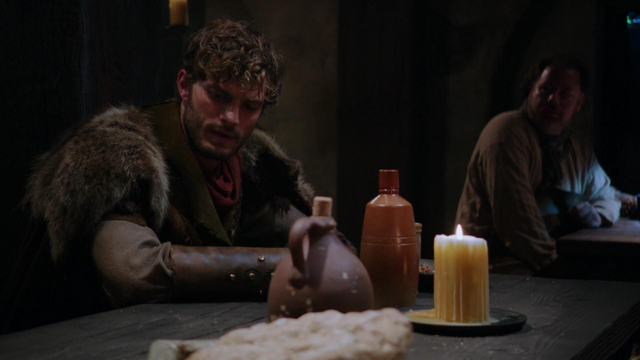 Fichier:1x07 Chasseur taverne table manger.png