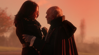 5x12 Regina Mills Henry Sr retrouvailles pardons Cimetière Enfers.png