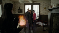 6x06 Regina Mills Méchante Reine Dissociée Reine Regina Sérum boule de feu Mary Margaret Blanchard David Nolan commentaire entrée.png