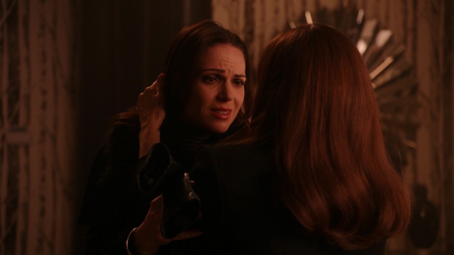 Fichier:5x12 Regina Mills Cora retrouvailles mairie des Enfers.png