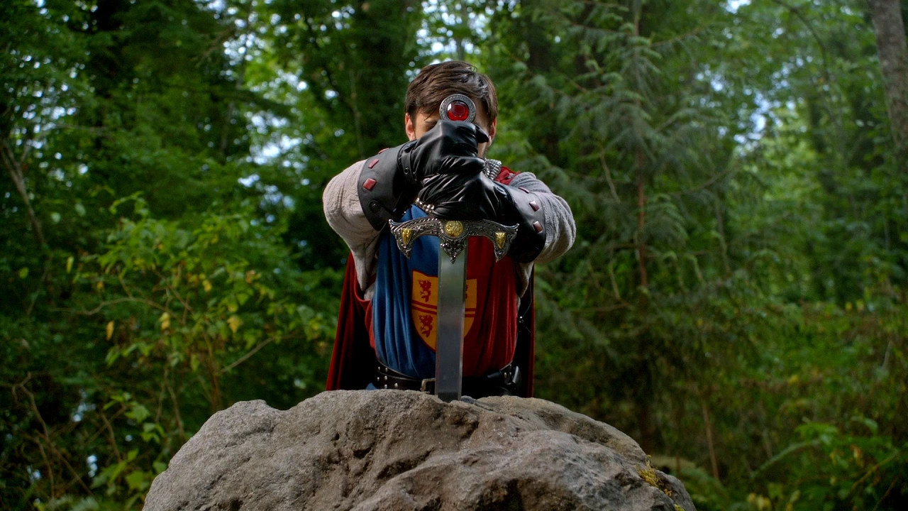 Экскалибур 1995 фильм. Экскалибур 1981 кадры из фильма. Мальчик нашел экскалибур. Экскалибур игра на пк. Мальчик нашел экскалибур.