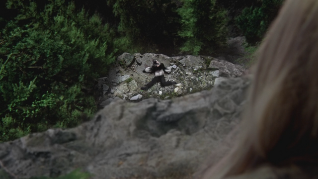Fichier:4x18 Cruella d'Enfer mort Emma Swan.png