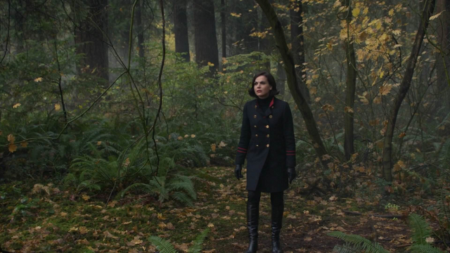Fichier:6x10 Regina Mills forêt Royaume des Vœux arrivée.png