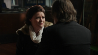 4x06 Belle French M. Gold pleurs aveux secrets miroir effets.png