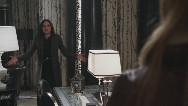 Fichier:4x12 Regina Mills mairie de Storybrooke Chernabog cœur.png