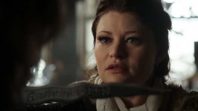 Fichier:4x06 Belle French dague du Ténébreux M. Gold soumission.png