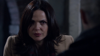 5x11 Regina Mills Emma Swan Cygne Noir dos caveau détruire Ténébreux sacrifice