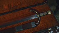 1x22 épée du Prince Charmant fourreau boutique d'antiquités.png