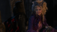 1x02 Méchante Reine Regina dos Maléfique sourire moquerie nuit de noces Blanche-Neige.png