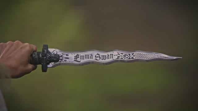 Fichier:5x07 dague du Ténébreux nom Emma Swan.png
