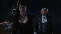 Regina Henry père valet 1x02.png