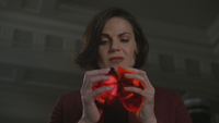 6x14 Regina Mills mains cœurs enchantés magie fin transfert échange partage amour ténèbres.png