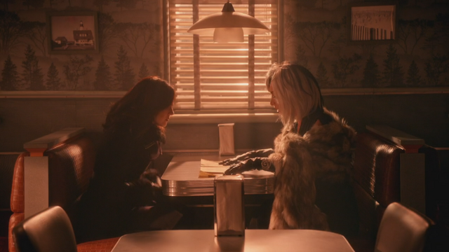 Fichier:5x14 Regina Mills Cruella d'Enfer carte.png
